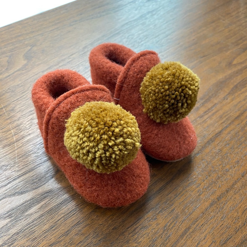Ulla Viggo Pom Moccasins